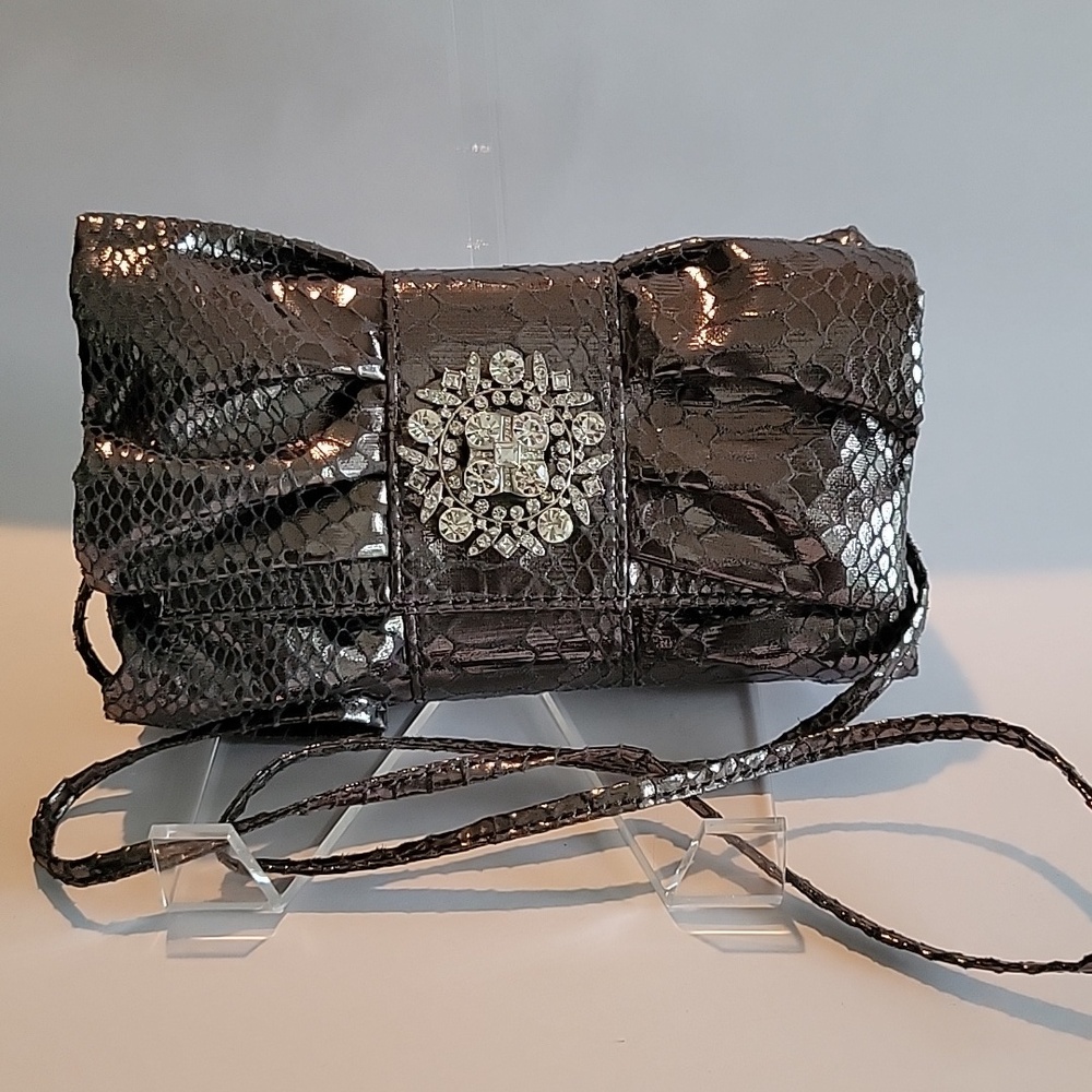 IMAN GLOBAL CHIC METALLIC PEWTER SNAKESKIN BOW CLUTCH/SHOULDER BAG